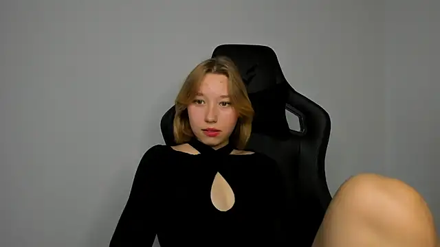 Agatha May online show from October 10, 2025, 11:20 am