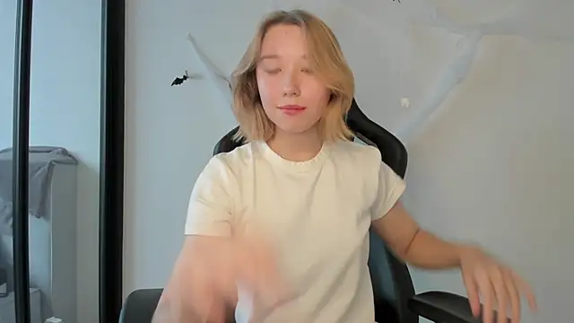 Agatha May online show from October 29, 2025, 4:48 am