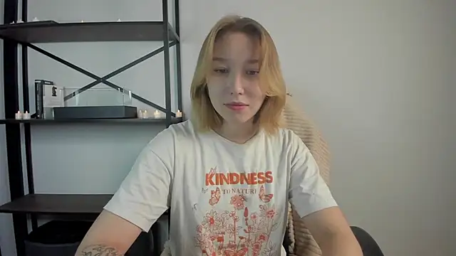 Agatha May online show from November 25, 2025, 2:44 am