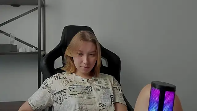 Agatha May online show from November 27, 2025, 8:05 am