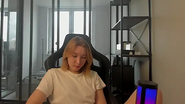 Agatha May online show from December 1, 2025, 8:08 am