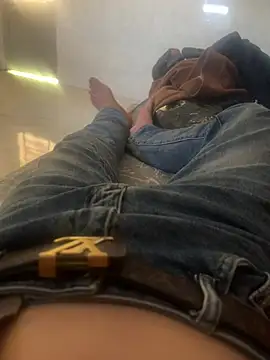 letruong6879 online show from April 6, 2026, 12:30 am