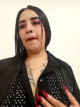 Snapshot of MAYE__13 chatting on September 30, 2025, 2:11 pm MAYE 13 online show from September 30, 2025, 2:11 pm