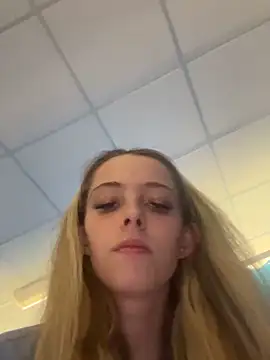 Angelloverxo online show from November 7, 2025, 9:59 pm