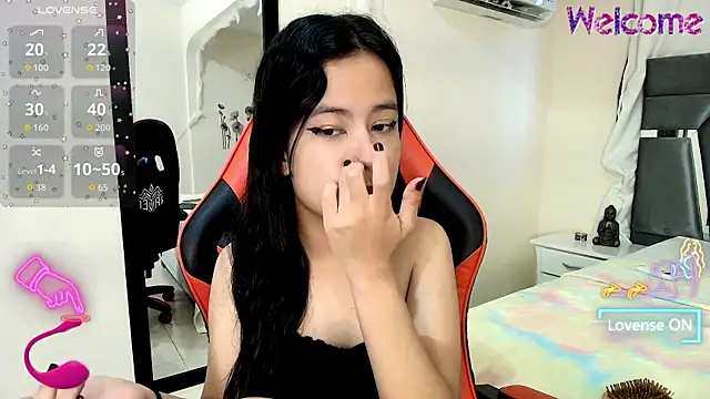 MiniLove 01 online show from April 11, 2026, 12:09 pm