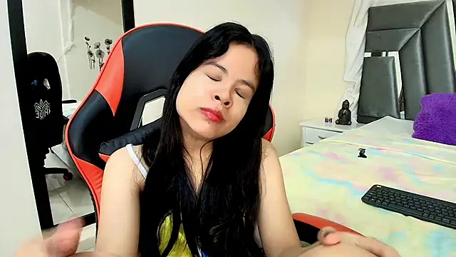 MiniLove 01 online show from April 17, 2026, 12:19 pm