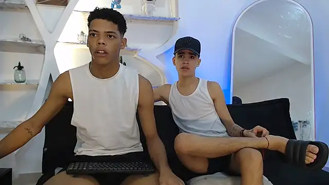 PRETTY FEM online show from November 2, 2025, 1:35 pm