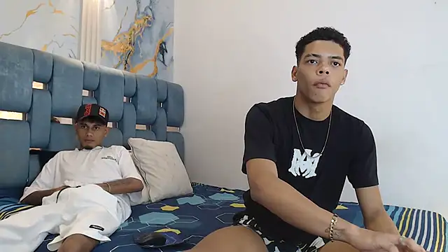 PRETTY FEM online show from February 18, 2026, 1:34 am