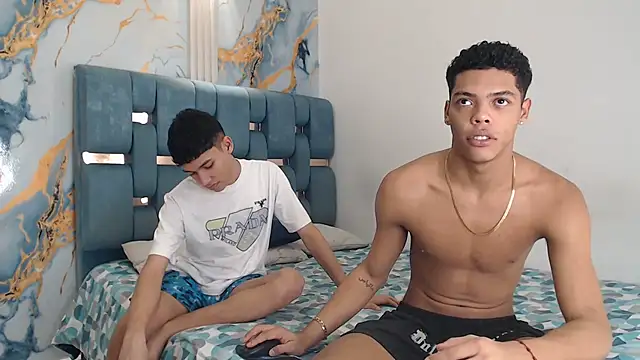 PRETTY FEM online show from April 3, 2026, 1:36 am