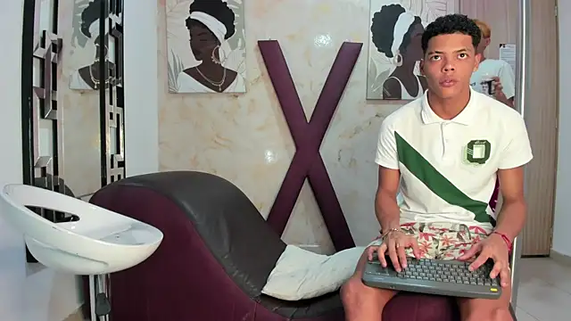 PRETTY FEM online show from June 17, 2026, 7:37 pm