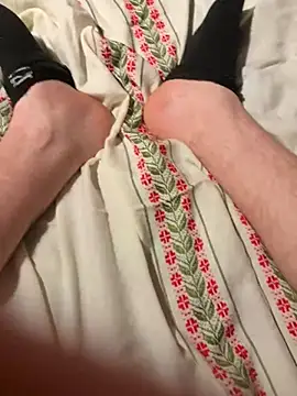 Snapshot of A2221aw chatting on November 28, 2025, 12:13 am A2221aw online show from November 28, 2025, 12:13 am