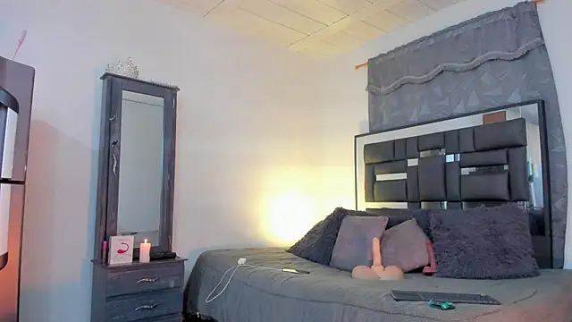 REINA ADAHARA online show from October 5, 2025, 10:35 am