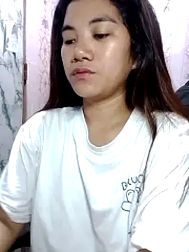 Rosette0516 online show from May 7, 2026, 5:29 pm