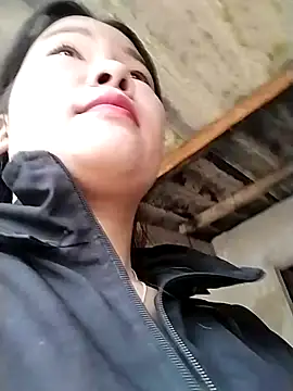 lylylove online show from October 29, 2025, 12:35 am