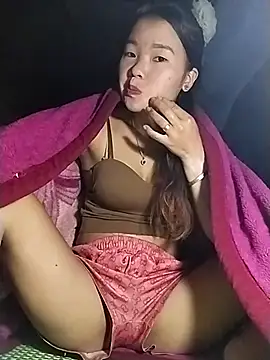 lylylove online show from November 1, 2025, 12:45 am