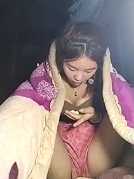 lylylove online show from December 17, 2025, 8:42 am