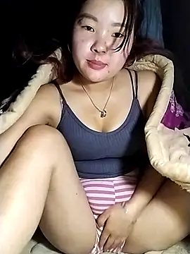 Snapshot of lylylove chatting on February 17, 2026, 12:18 am lylylove online show from February 17, 2026, 12:18 am