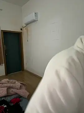 xiiuuff18 online show from March 4, 2026, 12:11 pm