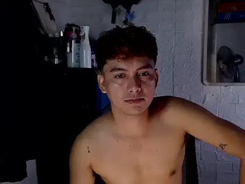 Snapshot of Tempting_jon chatting on May 4, 2026, 8:32 am Tempting jon online show from May 4, 2026, 8:32 am