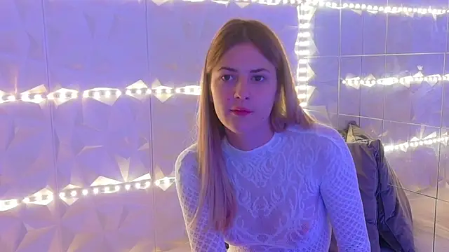 Aishha  online show from November 13, 2025, 6:01 am