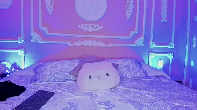 aitana johns online show from November 13, 2025, 12:15 pm