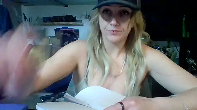 Snapshot of cutiekayls chatting on June 30, 2026, 10:33 pm cutiekayls online show from June 30, 2026, 10:33 pm