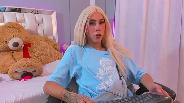 Snapshot of Darlyn_tenderhot__ chatting on October 24, 2025, 5:04 am Darlyn tenderhot online show from October 24, 2025, 5:04 am