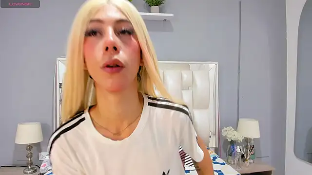 Snapshot of Darlyn_tenderhot__ chatting on November 8, 2025, 8:51 pm Darlyn tenderhot online show from November 8, 2025, 8:51 pm