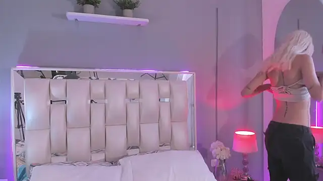 Snapshot of Darlyn_tenderhot__ chatting on November 22, 2025, 7:24 pm Darlyn tenderhot online show from November 22, 2025, 7:24 pm