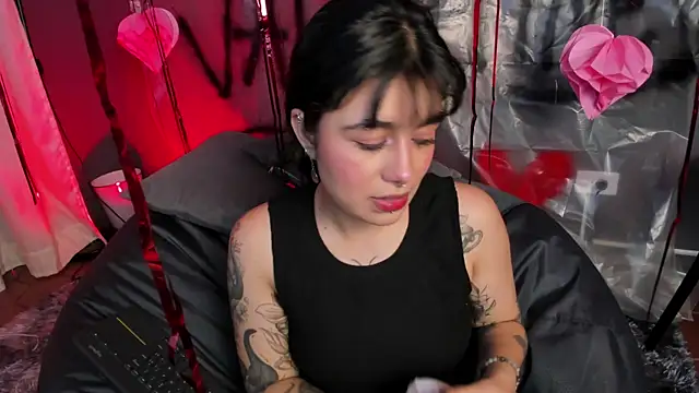 flower smith  online show from February 15, 2026, 2:03 pm