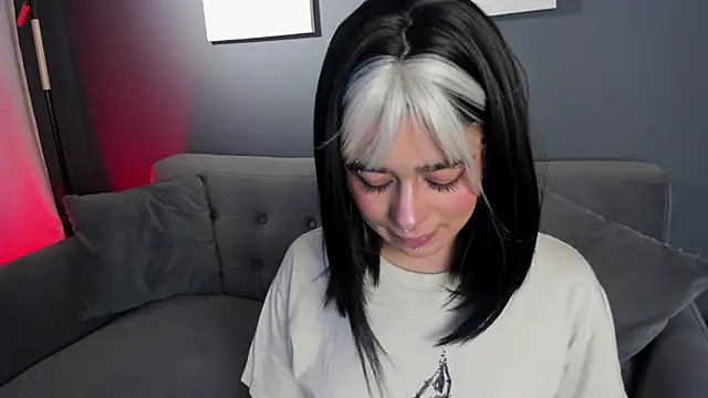 flower smith  online show from February 18, 2026, 11:50 am