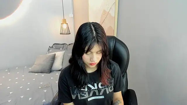 Julieth brown  online show from October 18, 2025, 7:58 pm