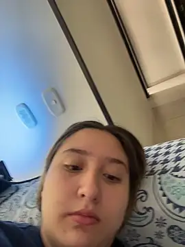 Snapshot of MoraInFire chatting on December 4, 2025, 6:05 pm MoraInFire online show from December 4, 2025, 6:05 pm