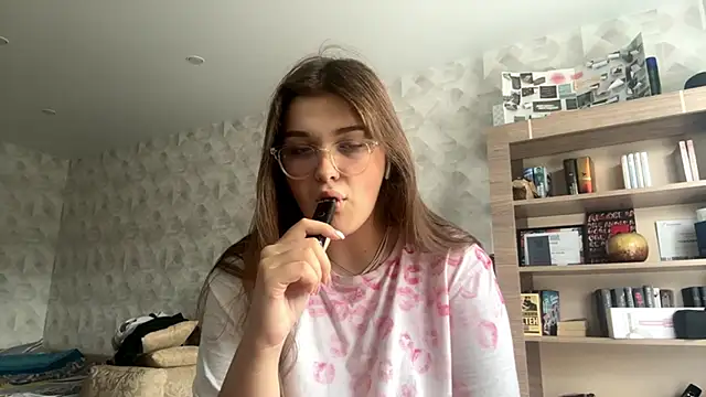 CarylWeatherholtz online show from September 18, 2025, 12:40 pm