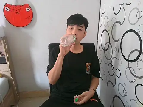 moaman190 online show from November 28, 2025, 7:44 am