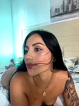 GabiHills online show from November 19, 2025, 7:14 pm