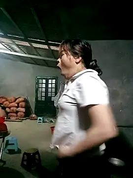 Maymay0033 online show from November 4, 2025, 11:04 pm