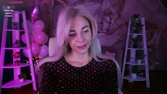 BellaRayyy online show from February 18, 2026, 2:13 pm