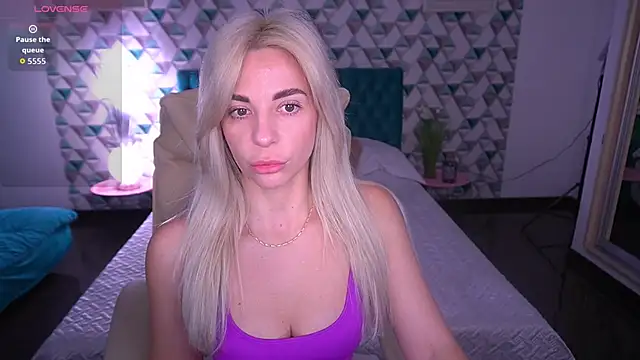 BellaRayyy online show from April 1, 2026, 12:50 pm