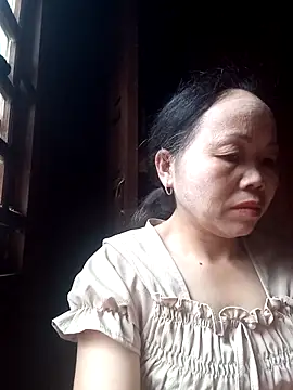 Snapshot of _YooY_ chatting on October 22, 2025, 2:45 am YooY online show from October 22, 2025, 2:45 am