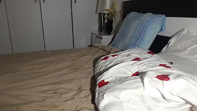 petite danielle online show from November 3, 2025, 6:20 pm