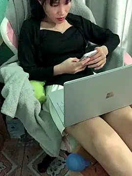 Snapshot of Ly-ny chatting on November 14, 2025, 5:44 pm Ly-ny online show from November 14, 2025, 5:44 pm