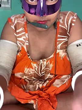 mimi87hoty online show from February 1, 2026, 5:00 pm