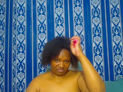 JUICEYLIPS333 online show from November 6, 2025, 5:47 pm