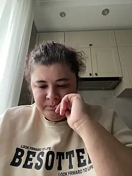 Snapshot of AliceCurlyX chatting on February 17, 2026, 9:06 am AliceCurlyX online show from February 17, 2026, 9:06 am