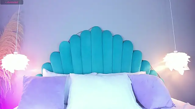 AlassiaHocthner online show from November 25, 2025, 11:54 am