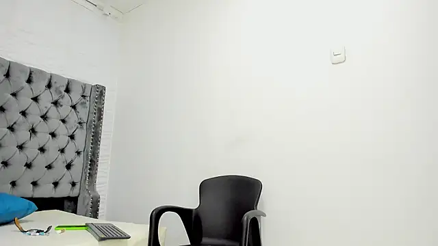 DOUGLAS 099 online show from October 1, 2025, 1:39 pm