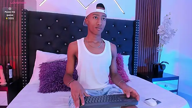 Snapshot of SammyAdams_ chatting on September 20, 2025, 10:44 pm SammyAdams online show from September 20, 2025, 10:44 pm
