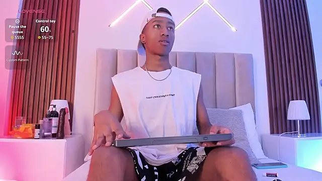 Snapshot of SammyAdams_ chatting on September 29, 2025, 9:08 pm SammyAdams online show from September 29, 2025, 9:08 pm
