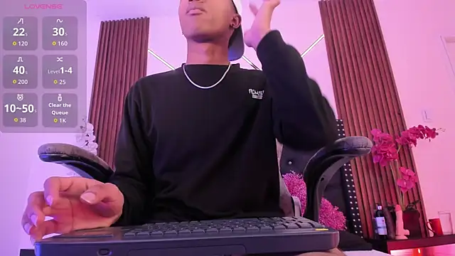 Snapshot of SammyAdams_ chatting on October 4, 2025, 12:47 pm SammyAdams online show from October 4, 2025, 12:47 pm